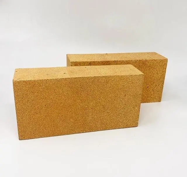 伊犁耐火砖与轻质保温砖有什么区别？